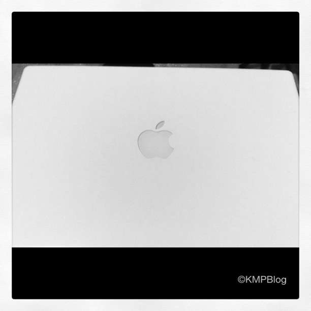 white Macbook Chloe, white Macbook 2007